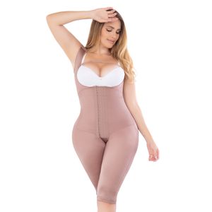 Faja postquirúrgica de primera postura hasta la rodilla con manga sisa y busto libre
