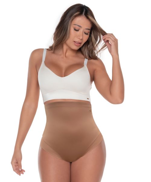 Panty cachetero con control medio y efecto moldeador